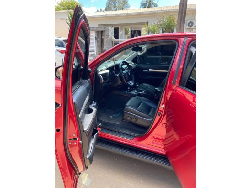 TOYOTA - HILUX - 2020/2021 - Vermelha - R$ 206.900,00