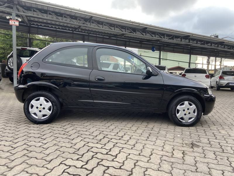CHEVROLET - CELTA - 2003/2004 - Preta - R$ 13.900,00