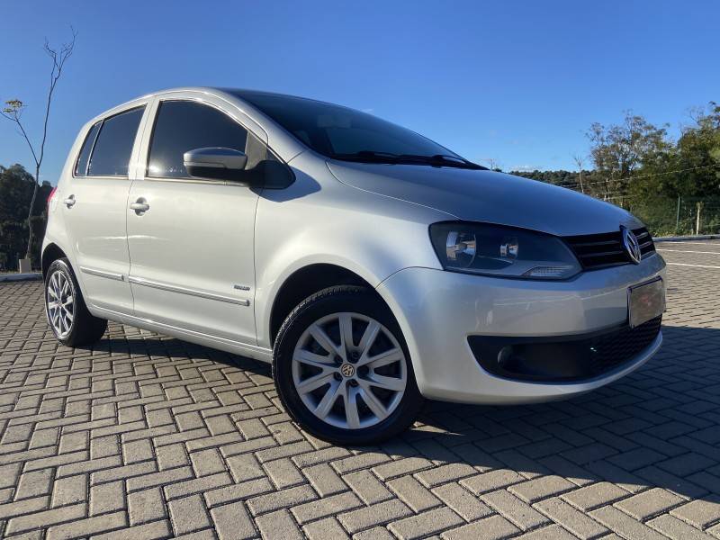 VOLKSWAGEN - FOX - 2010/2010 - Prata - R$ 28.900,00