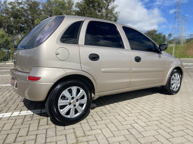 CHEVROLET - CORSA - 2011/2012 - Bege - R$ 26.900,00