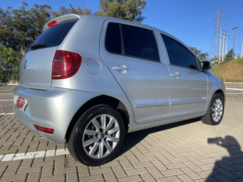 VOLKSWAGEN - FOX - 2010/2010 - Prata - R$ 28.900,00