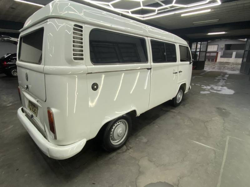 VOLKSWAGEN - KOMBI - 2004/2005 - Branca - R$ 29.900,00