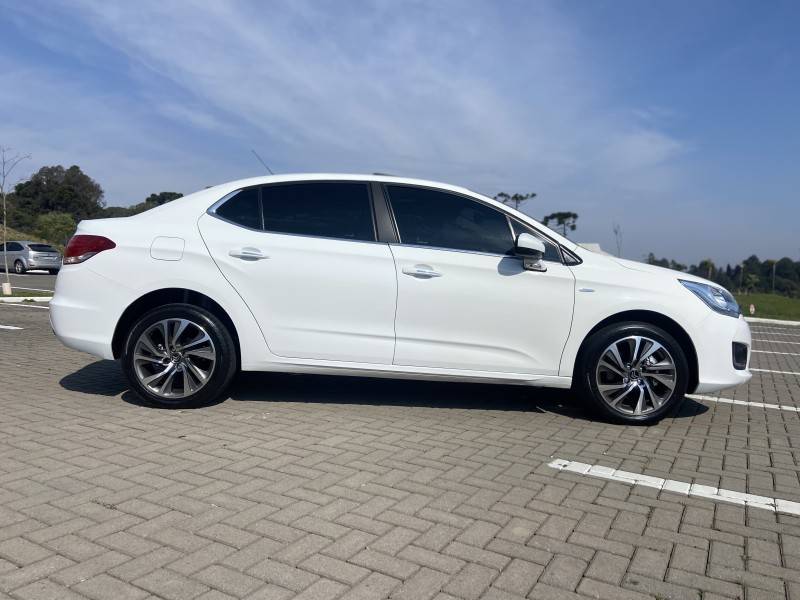 CITROËN - C4 LOUNGE - 2016/2017 - Branca - R$ 62.900,00