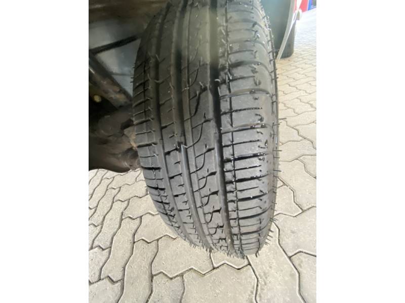 VOLKSWAGEN - KOMBI - 2004/2005 - Branca - R$ 27.900,00