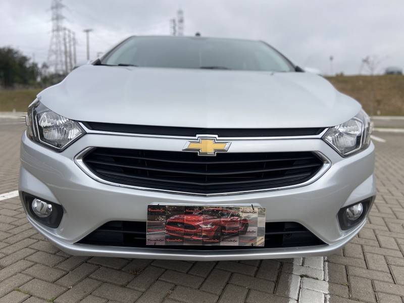 CHEVROLET - ONIX - 2017/2018 - Prata - R$ 65.900,00