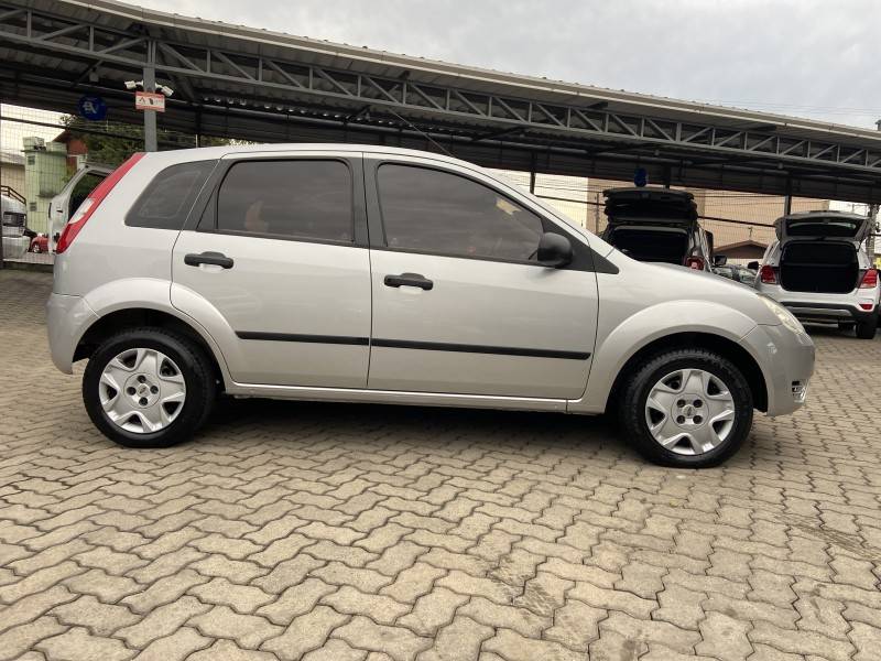 FORD - FIESTA - 2004/2004 - Prata - R$ 22.900,00
