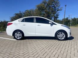 HYUNDAI - HB20S - 2013/2014 - Branca - R$ 54.900,00