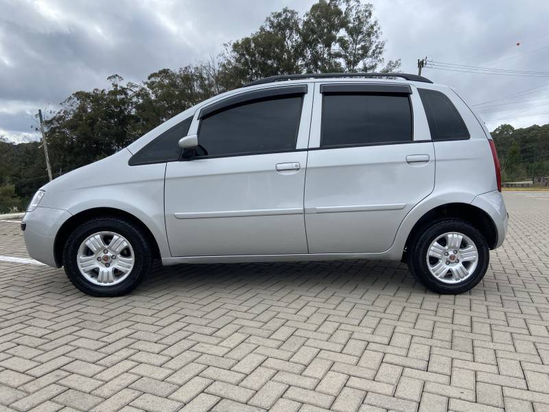 FIAT - IDEA - 2008/2008 - Prata - R$ 27.900,00