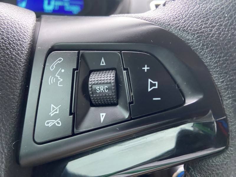 CHEVROLET - ONIX - 2017/2018 - Prata - R$ 65.900,00