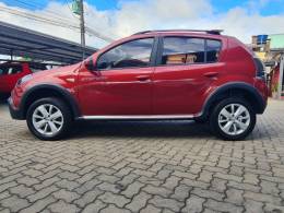 RENAULT - SANDERO - 2013/2014 - Vermelha - R$ 43.900,00
