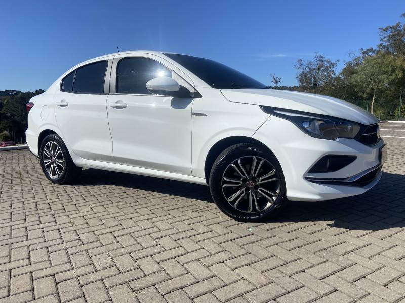 FIAT - CRONOS - 2018/2019 - Branca - R$ 64.900,00