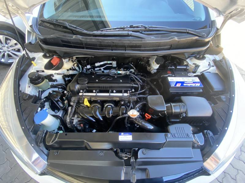 HYUNDAI - HB20S - 2013/2014 - Branca - R$ 54.900,00