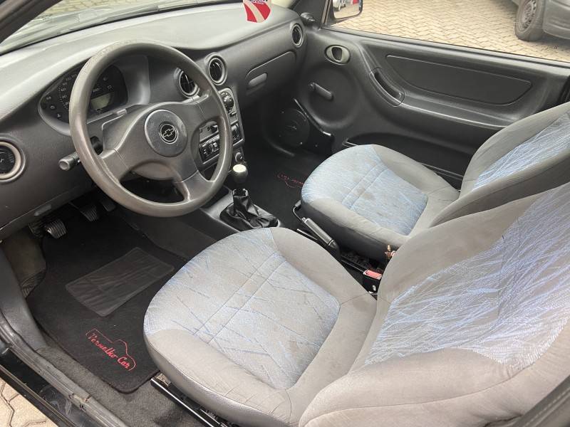 CHEVROLET - CELTA - 2003/2004 - Preta - R$ 13.900,00