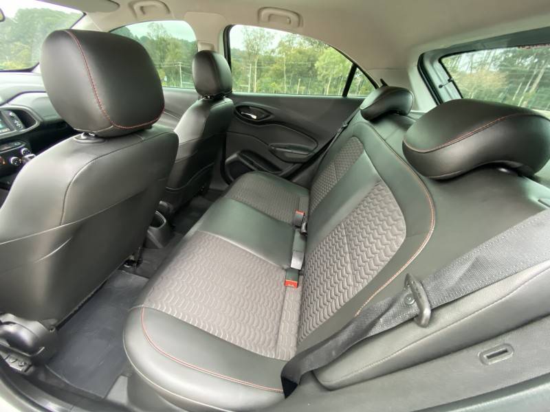 CHEVROLET - ONIX - 2017/2018 - Prata - R$ 65.900,00