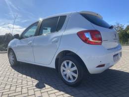 RENAULT - SANDERO - 2017/2018 - Branca - R$ 45.900,00