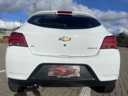 CHEVROLET - ONIX - 2017/2018 - Branca - R$ 58.900,00