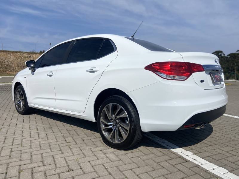 CITROËN - C4 LOUNGE - 2016/2017 - Branca - R$ 62.900,00