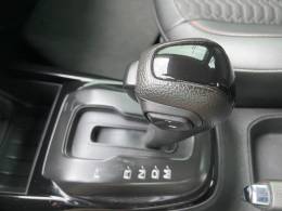 CHEVROLET - ONIX - 2017/2018 - Prata - R$ 65.900,00