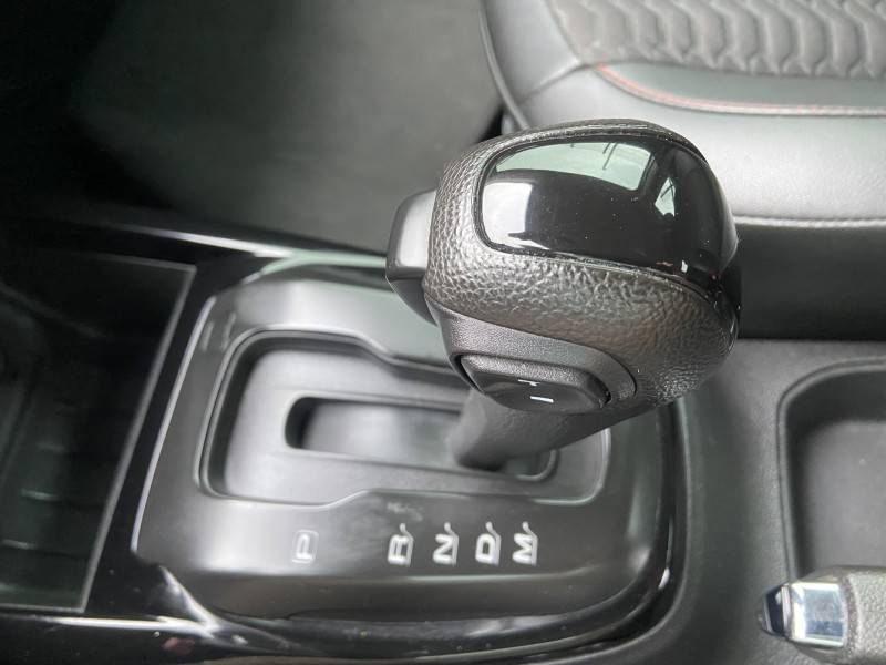 CHEVROLET - ONIX - 2017/2018 - Prata - R$ 65.900,00