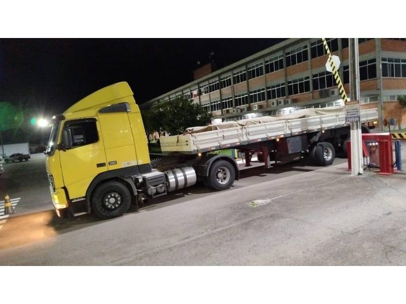VOLVO - FH-12 - 2002/2002 - Amarela - R$ 249.900,00