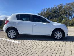 RENAULT - SANDERO - 2017/2018 - Branca - R$ 47.900,00
