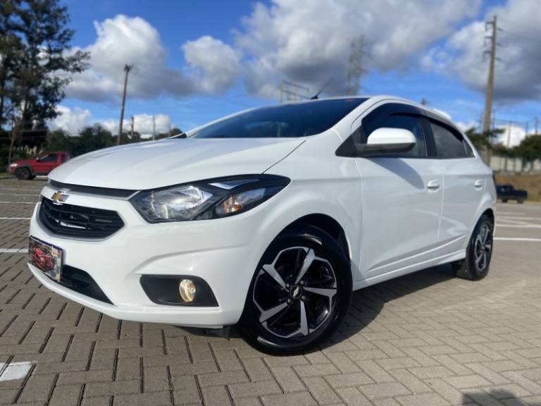 CHEVROLET - ONIX - 2017/2018 - Branca - R$ 58.900,00