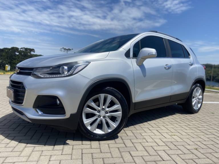 CHEVROLET - TRACKER - 2017/2018 - Prata - R$ 86.900,00