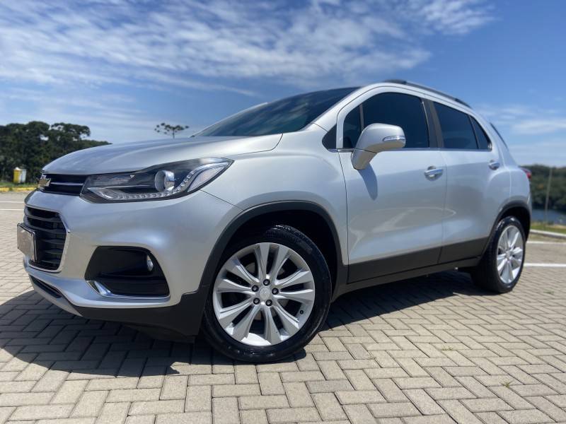 CHEVROLET - TRACKER - 2017/2018 - Prata - R$ 86.900,00
