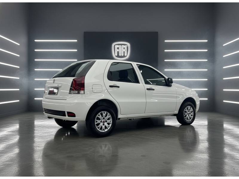 FIAT - PALIO - 2014/2015 - Branca - R$ 25.900,00
