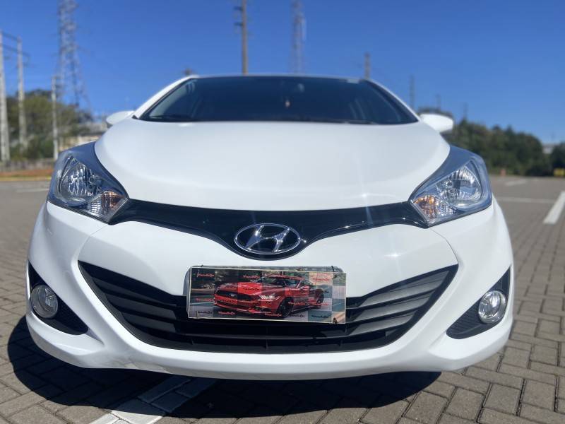 HYUNDAI - HB20S - 2013/2014 - Branca - R$ 54.900,00