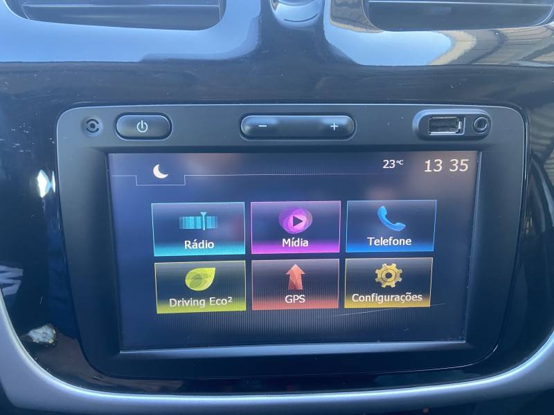 RENAULT - SANDERO - 2017/2018 - Branca - R$ 45.900,00