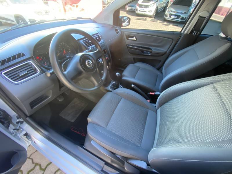 VOLKSWAGEN - FOX - 2010/2010 - Prata - R$ 28.900,00