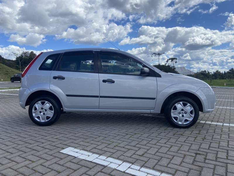 FORD - FIESTA - 2009/2010 - Prata - R$ 21.900,00