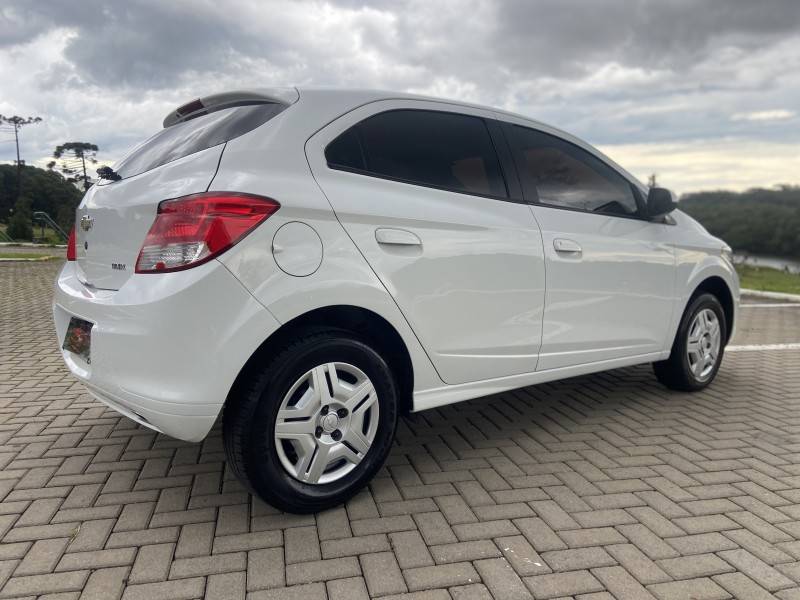 CHEVROLET - ONIX - 2014/2014 - Branca - R$ 36.900,00