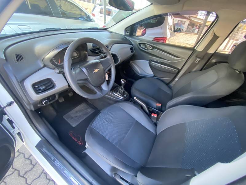 CHEVROLET - ONIX - 2017/2018 - Prata - R$ 39.900,00