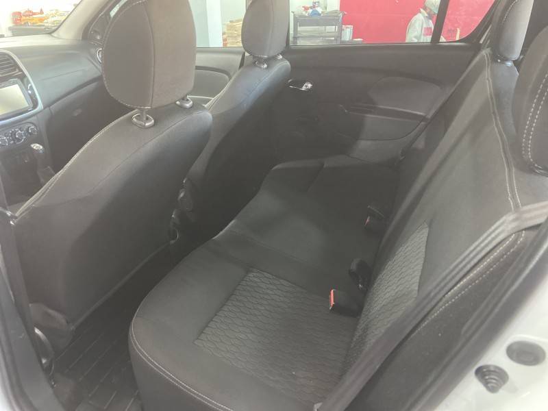 RENAULT - SANDERO - 2017/2018 - Branca - R$ 47.900,00