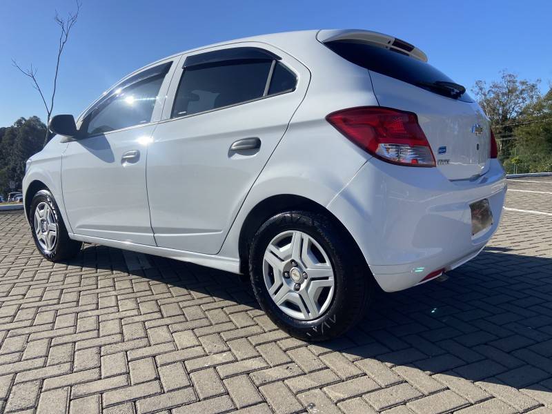 CHEVROLET - ONIX - 2017/2018 - Prata - R$ 39.900,00