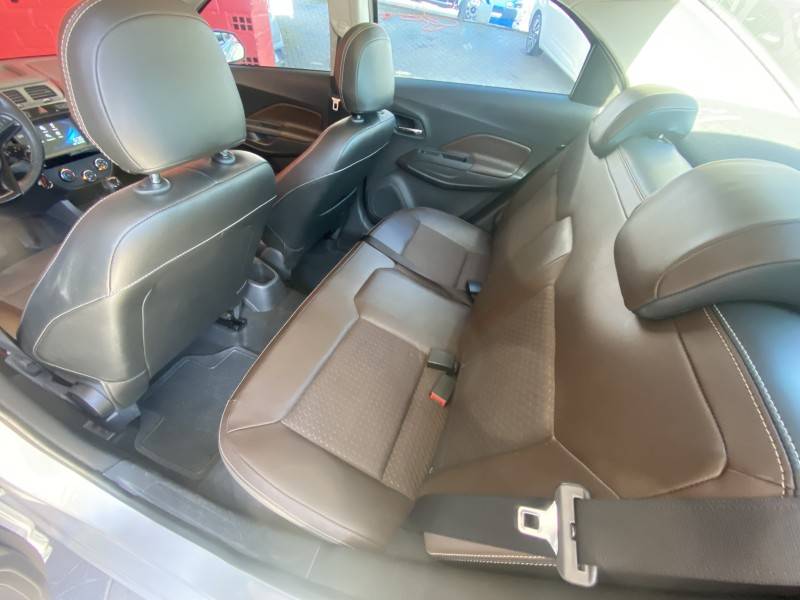 CHEVROLET - COBALT - 2018/2018 - Prata - R$ 62.900,00