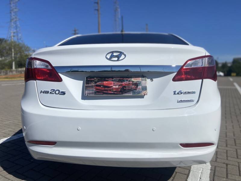 HYUNDAI - HB20S - 2013/2014 - Branca - R$ 54.900,00