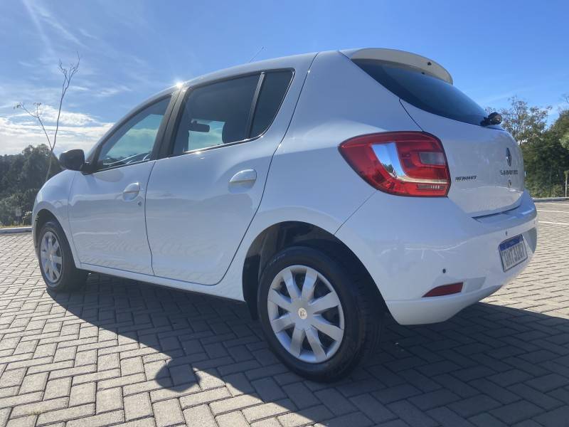 RENAULT - SANDERO - 2017/2018 - Branca - R$ 47.900,00