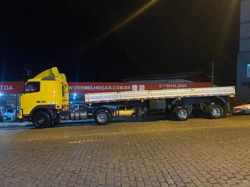 VOLVO - FH-12 - 2002/2002 - Amarela - R$ 249.900,00