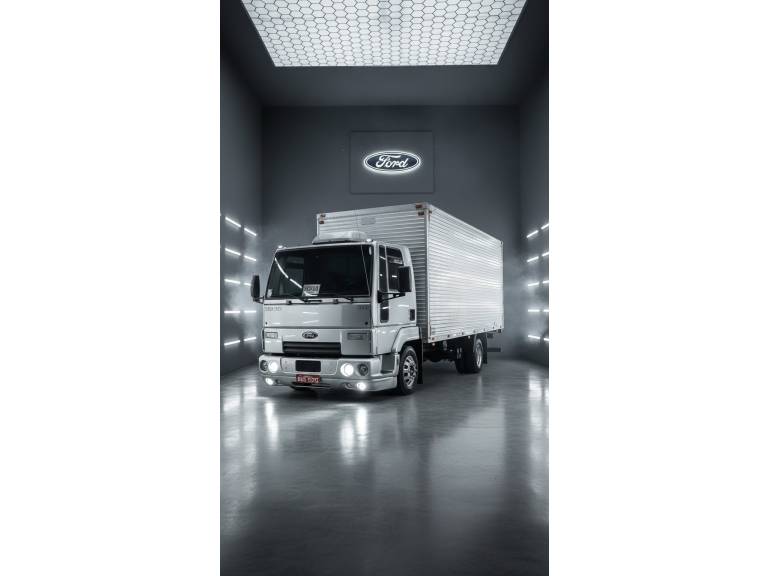 FORD - CARGO 815 - 2009/2009 - Prata - R$ 185.900,00