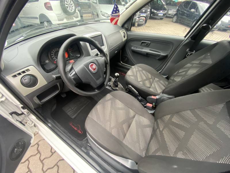 FIAT - PALIO - 2014/2015 - Branca - R$ 25.900,00