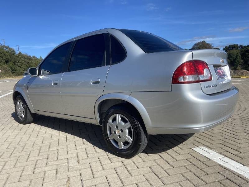 CHEVROLET - CLASSIC - 2013/2014 - Prata - R$ 28.900,00