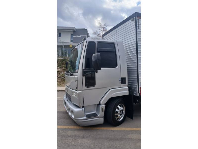 FORD - CARGO 815 - 2009/2009 - Prata - R$ 185.900,00