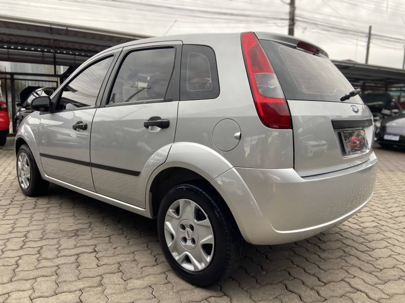 FORD - FIESTA - 2004/2004 - Prata - R$ 22.900,00