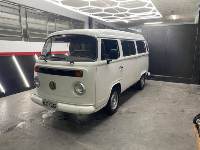 VOLKSWAGEN - KOMBI - 2004/2005 - Branca - R$ 29.900,00