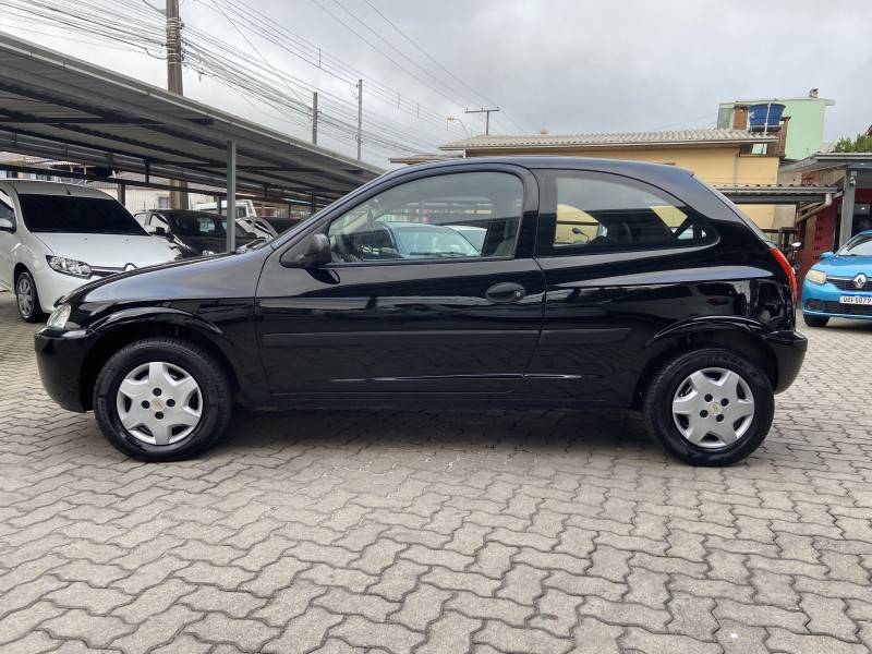 CHEVROLET - CELTA - 2003/2004 - Preta - R$ 13.900,00