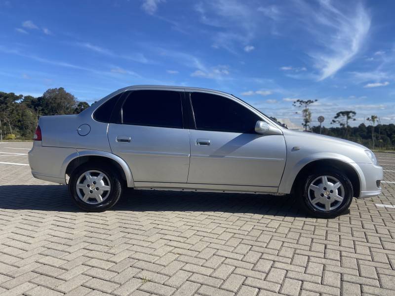 CHEVROLET - CLASSIC - 2013/2014 - Prata - R$ 28.900,00