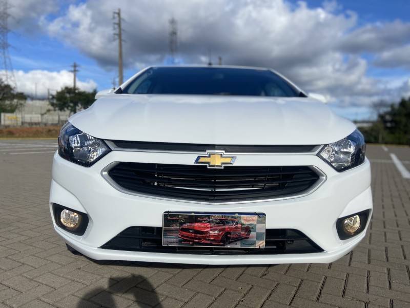 CHEVROLET - ONIX - 2017/2018 - Branca - R$ 58.900,00